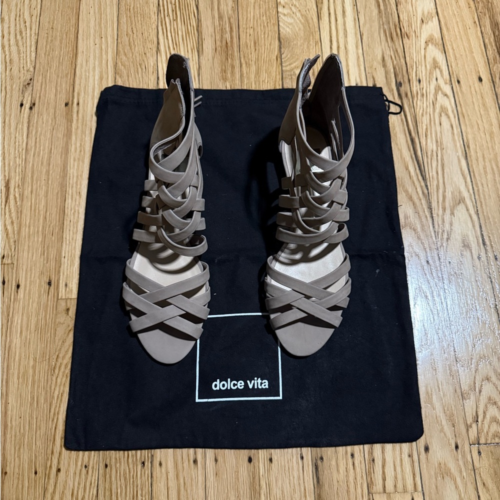Dolce Vita Women's Taupe Strappy sandals. Never worn!